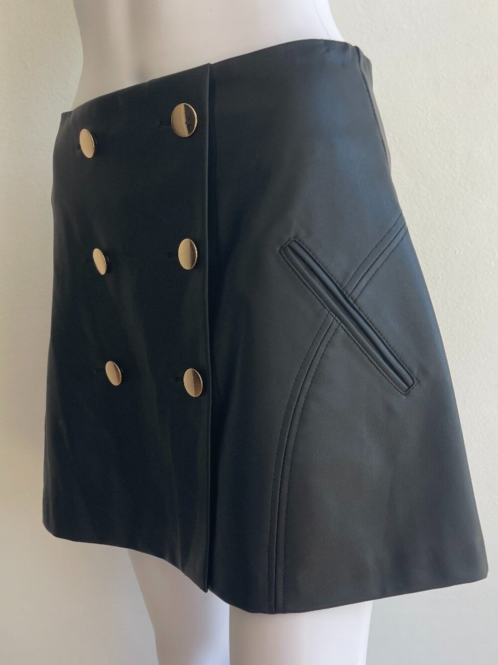 Maeve Hourglass Button-Front Skort Pleather - Picture 3 of 4
